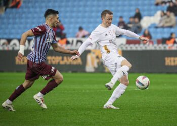 Trabzonspor, Antalyaspor önünde 3 puanı 5 golle aldı!