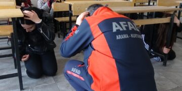AFAD’dan Öğrencilere Deprem, Öğretmenlere Yangın Eğitimi