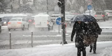 Soğuk Hava Etkisini Artırdı: İstanbul’da Kar Yağışı Başladı
