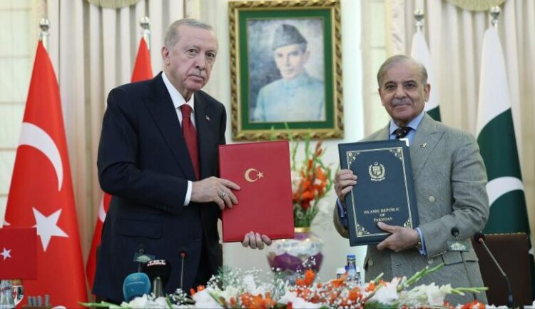 Turkiye ile Pakistan arasinda 24 anlasma imzalandi habermeydan