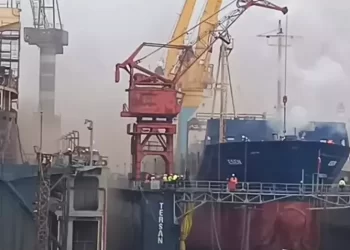 Tuzla Tersanesi’nde gemide yangın çıktı! Çok sayıda itfaiye ekip sevk edildi Tuzla Tersanesi’nde gemide yangın çıktı! Çok sayıda itfaiye ekip sevk edildi