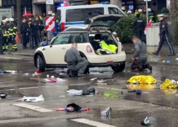 Almanya’da grev mitingine dalan araç, 15 kişiyi yaraladı