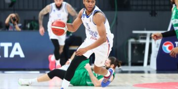 Anadolu Efes, evinde Bursaspor’u farklı yendi!