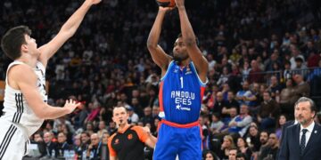 Anadolu Efes, Real Madrid’i son çeyrekte yıktı!