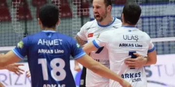 Arkas Spor, Alanya Belediyespor’u 5 sette yendi!