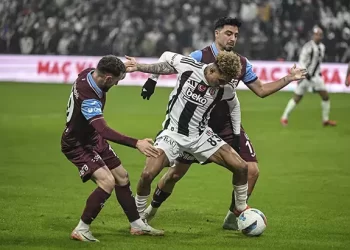 Beşiktaş, geriden gelerek Trabzonspor'u 2 golle yıktı! Beşiktaş, geriden gelerek Trabzonspor’u 2 golle yıktı!
