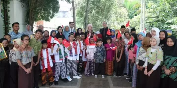 Emine Erdoğan, Endonezya ziyaretinde Yunus Emre Enstitüsünü ziyaret etti