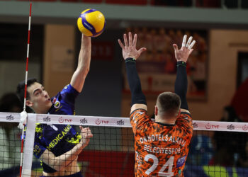 Fenerbahçe, Alanya Belediyespor’u set vermeden geçti!