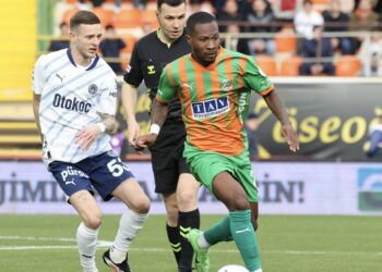 Fenerbahçe, Alanya’dan 3 puanla dönüyor!