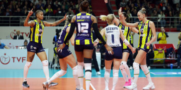 Fenerbahçe, VakıfBank’ı devirip liderlik koltuğuna oturdu!