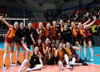 Galatasaray Daikin, THY’yi set vermeden geçti!
