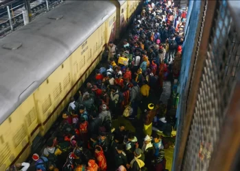 Hindistan’da tren istasyonunda izdiham: 18 kişi yaşamını yitirdi