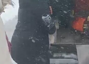 Muş’ta kar nedeniyle düşen vatandaş ekiplerce kurtarıldı!