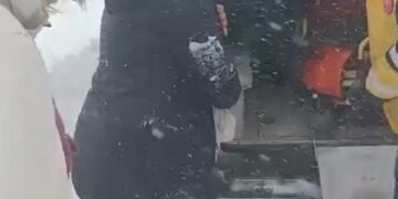Muş’ta kar nedeniyle düşen vatandaş ekiplerce kurtarıldı!