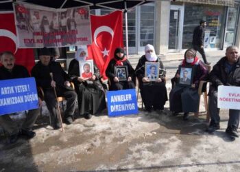 Muşlu ailelerin evlat nöbeti zorlu kış şartlarına rağmen kararlılıkla sürüyor!