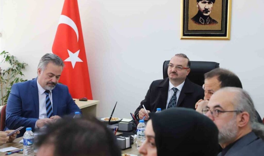 Atatürk Üniversitesi Rektörü ilçe ziyaretlerine devam ediyor rektor hacimuftuoglu ilce ziyaretlerine devam ediyor habermeydan