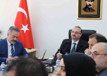 Atatürk Üniversitesi Rektörü ilçe ziyaretlerine devam ediyor