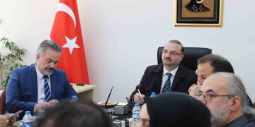Atatürk Üniversitesi Rektörü ilçe ziyaretlerine devam ediyor