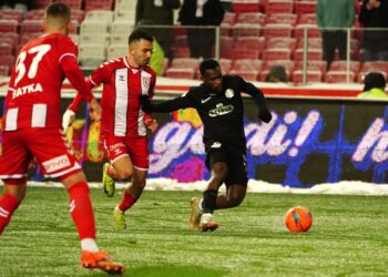 Rizespor, Samsun’da geriden gelerek kazandı!
