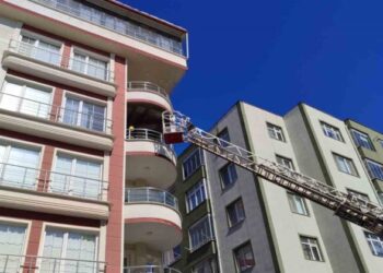 Sinop’ta, apartman balkonunda çıkan yangın korkuttu!