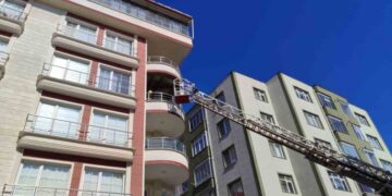 Sinop’ta, apartman balkonunda çıkan yangın korkuttu!