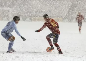 Sinop’ta, futbola kar engeli!