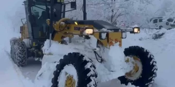Sinop’ta, kar nedeniyle 77 köy yolu ulaşıma kapalı!