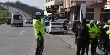 Sinop’ta motosiklet devrildi: 1 yaralı