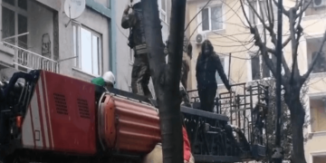 Şişli’de 5 katlı binada yangın: Ekipler müdahale ediyor