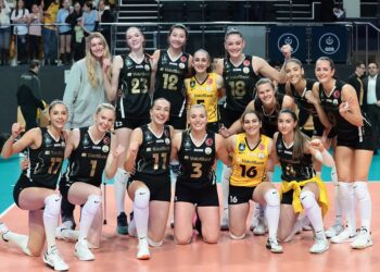 VakıfBank, Galatasaray Daikin’i geçip kupada yarı finale çıktı!