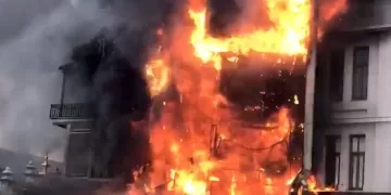 Mısır Çarşısı’nın yanındaki restoranda yangın çıktı