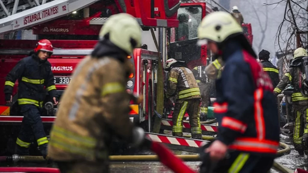yanginda yuksekten dusen itfaiye eri sehit oldu habermeydan