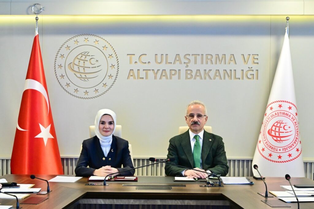 Bakan Göktaş: Ailelerimizi ve Çocuklarımızı Korumak En Büyük Sorumluluğumuz Ailelerimizi ve Cocuklarimizi Korumak En Buyuk Sorumlulugumuz habermeydan