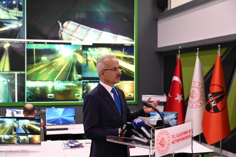 Bayram Trafiği AUS'tan Takip Edilecek Bayram Trafigi AUStan Takip Edilecek habermeydan