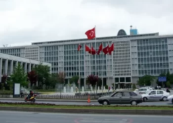 İstanbul Büyükşehir Belediye binası önünde yoğun güvenlik önlemi alındı