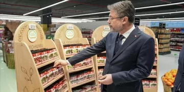 Tescillenen ata tohumları satışa sunuldu