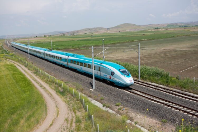 Tren seferlerinde aile yili indirimi habermeydan