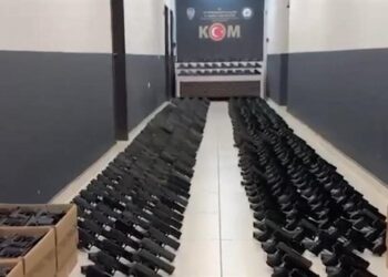 Yasa dışı silah imalatçılarına operasyon! 3 bin 450 tabanca gövdesi ele geçirildi