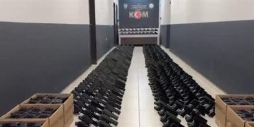 Yasa dışı silah imalatçılarına operasyon! 3 bin 450 tabanca gövdesi ele geçirildi