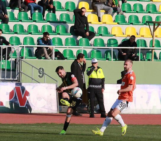 Adanaspor, Şanlıurfaspor'u deplasmanda 2 golle geçti! adanaspor sanliurfaspor u deplasmanda 2 golle gecti habermeydan e1741191410956