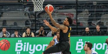 Anadolu Efes evinde Mersin Spor’u farklı geçti!