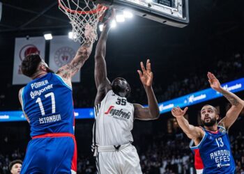 Anadolu Efes, Virtus Bologna’yı farklı yendi!