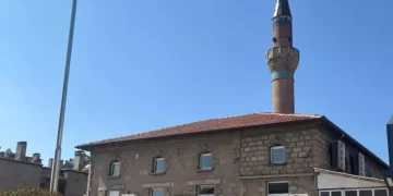 Cami kıblesinin yanlış olduğu 74 yıl sonra ortaya çıktı