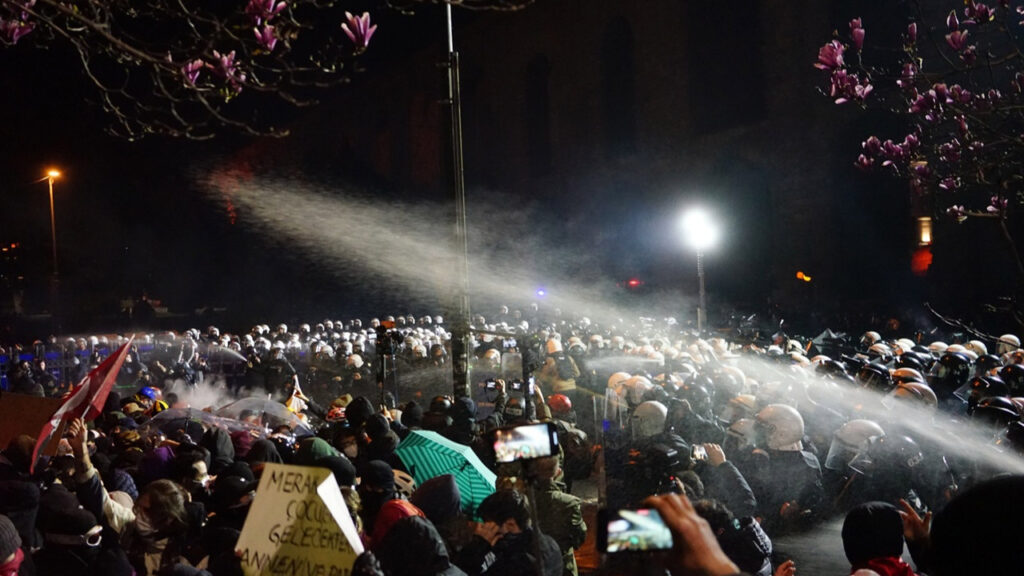 İmamoğlu protestolarına canlı yayın engeli: RTÜK’ten yayın durdurma talimatı canli yayin engeli habermeydan