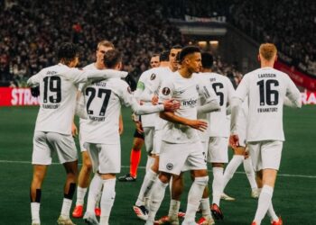 Eintracht Frankfurt, Ajax’ı 4 golle geçti!