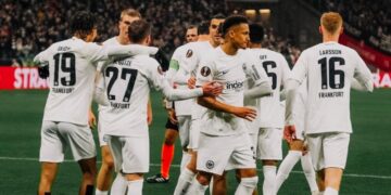 Eintracht Frankfurt, Ajax’ı 4 golle geçti!