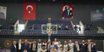 Emlak Konut evinde Beşiktaş’ı yenip seride öne geçti!