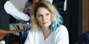 Farah Zeynep Abdullah, “Siz kimsiniz?” yorumu sonrası kendini tutamayarak “Gençliğe Hitabe” ile sosyal medyada gündem oldu.