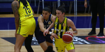 Fenerbahçe Opet’ten, Nesibe Aydın’a 31 sayı fark!