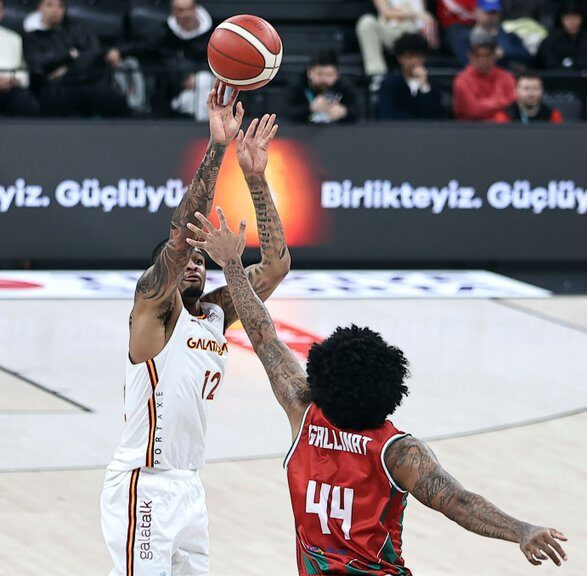 Galatasaray, evinde Karşıyaka’yı farklı yendi! galatasaray evinde karsiyaka yi farkli yendi habermeydan e1741456870674